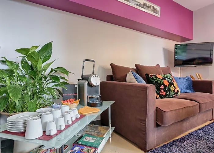 Hotel Le Hameau De Passy Paris